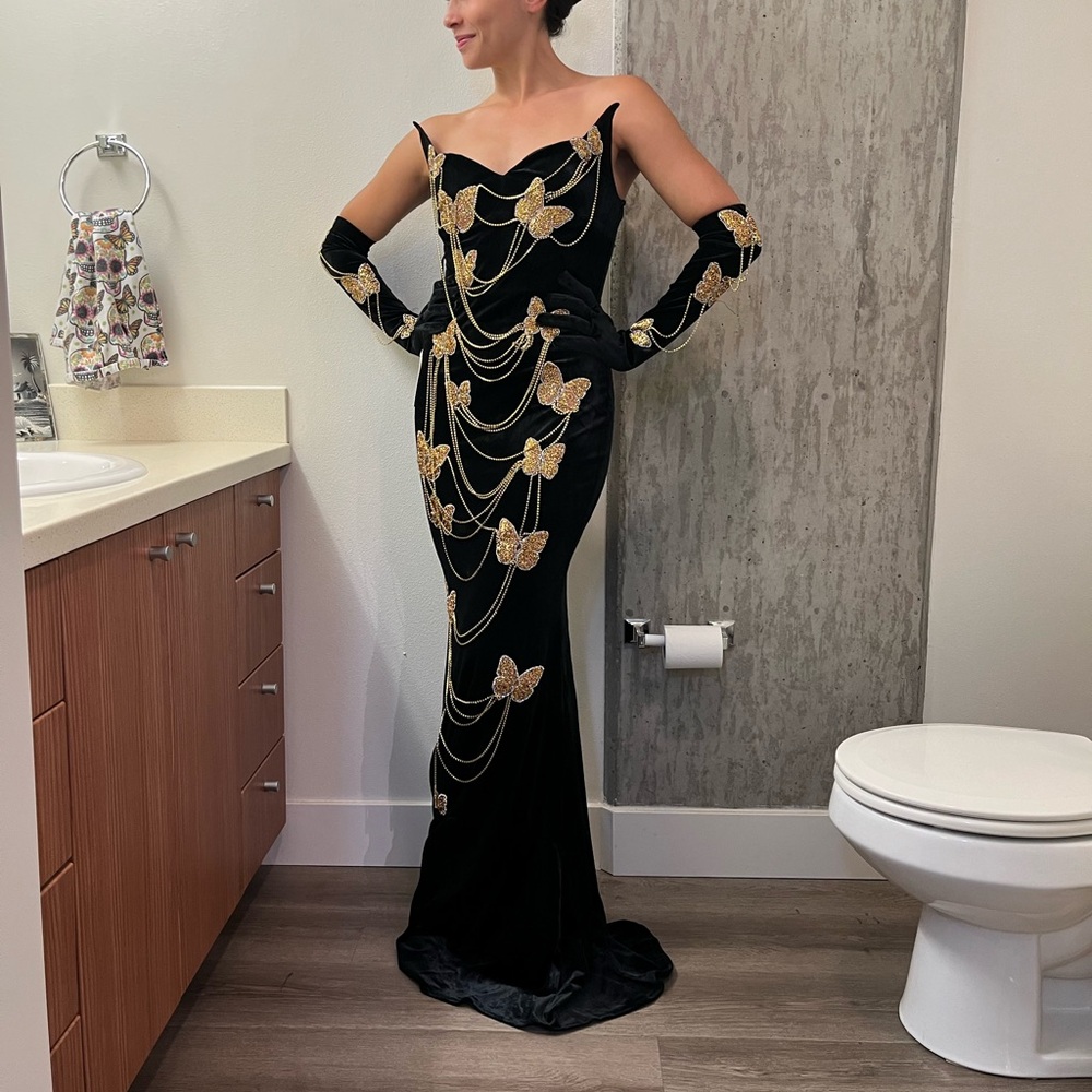 Elegant Black and Gold Evening Gown with Gloves